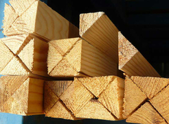 Иглолистен перваз Masiv триъгълен №25  35х35 мм, 2 м - product - 164 AKC 036