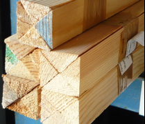 Иглолистен перваз Masiv триъгълен №26  25х25 мм, 2 м - product - 164 AKC 114